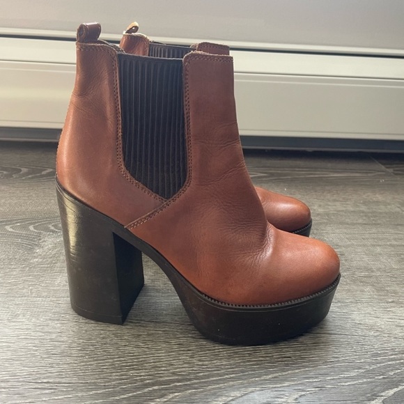 NEW Steve Madden Geanna Platform Leather Boots - Picture 2 of 3